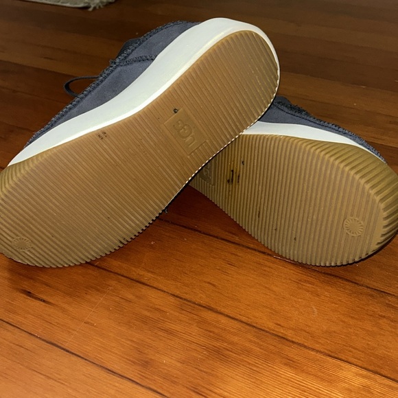 Ugg blue platform sneakers super comfy - Picture 6 of 6